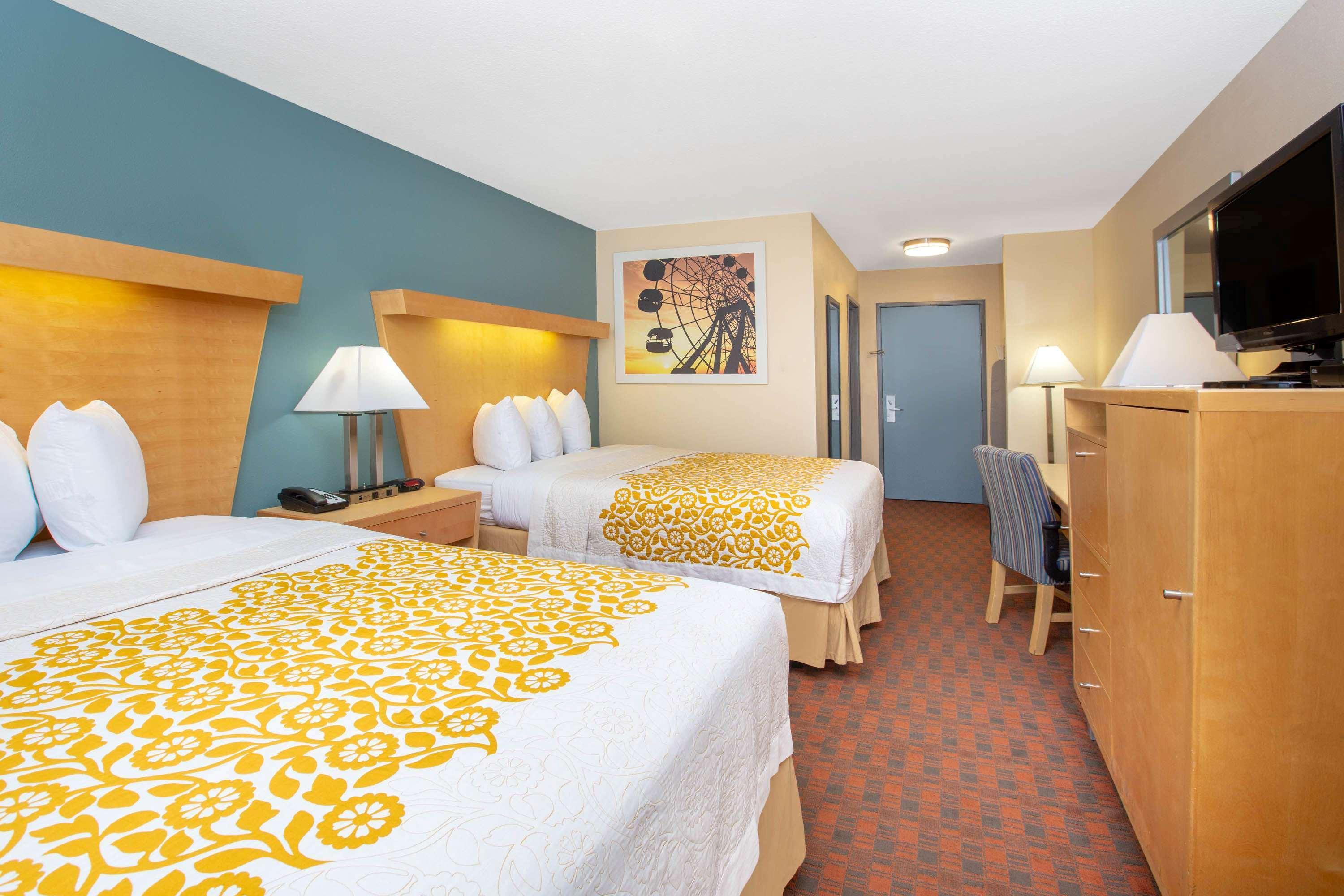 Days Inn By Wyndham Woodland Exterior foto